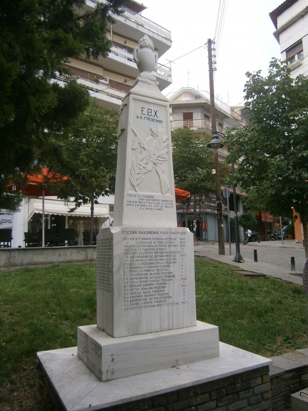 Μνημείο πεσόντων ανδρών Χωροφυλακής στη Πλατεία Γρεβενών 